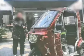 上海街头，残疾车与电瓶车“狭路相逢”，有人肋骨2处骨折……图片