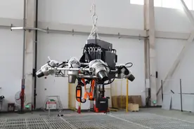 科技周刊 | 背上这个包 上班飞着去图片