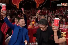 这一次，尼格买提终于在刘谦的魔术中成功了！图片