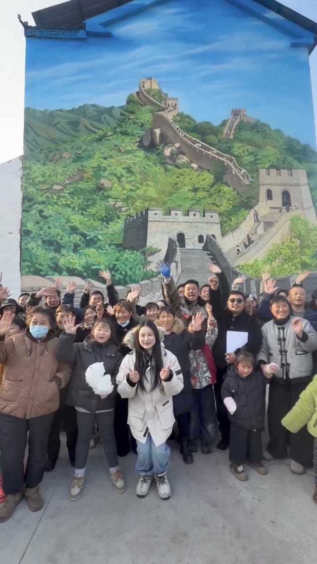 河南画家带村里老人游长城圆梦！本人回应：明天出发！怕排队时间太久，行程暂未安排天安门“会让车路过，让老人们远远看一眼”
