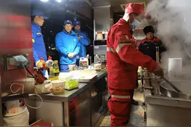 “河南人，就是中！”平顶山“巨无霸餐车”火了 引全国700余万人次围观图片