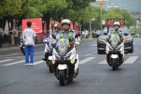 超千名警力到岗，无人机巡航，铁骑流动护卫，湖南桂阳公安护航半程马拉松图片