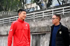 沙坪坝：看不清跑道的他 在“微光”中跑出冠军人生图片