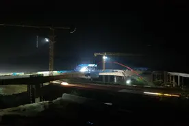 G4221沪武高速博望互通立交连续梁中跨顺利合拢图片