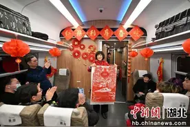 “列车春晚”看春运 五代列车长细数春运50年变迁图片