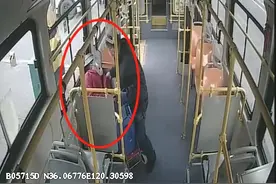 六旬老人突然昏厥，公交司机紧急救助使其转危为安图片