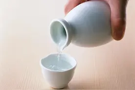 首批白酒股半年报曝光，淡季为何不降反增？图片