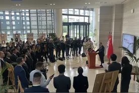 我驻南联盟使馆遭轰炸26周年 中国驻塞尔维亚使馆举行纪念活动图片