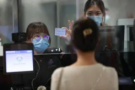 清明假期杭州口岸配备粤语民警服务返乡祭祖旅客通关图片