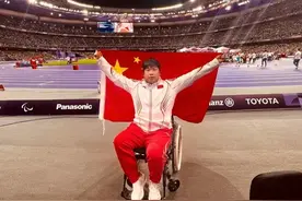 首次参加残奥会即夺冠！江苏小将蔡秉辰勇夺男子铅球F33级金牌图片