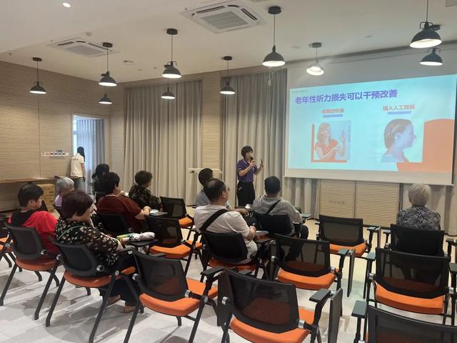 “以前在新闻里看到的高科技产品，现在来到家门口了！”