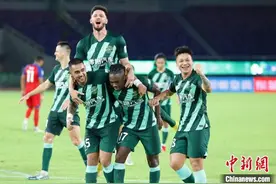 中超：浙江队4比0大胜梅州客家队 4分钟内连进3球图片