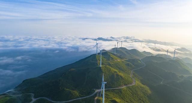 盘州老黑山：云海翻涌，美得不像在人间