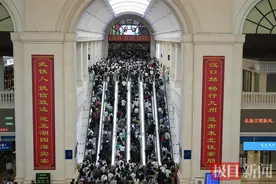 秋高气爽去旅行：10月1日武铁发送旅客将达112.1万人次创新高图片