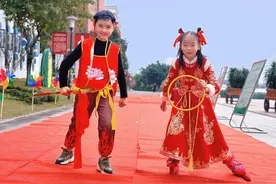 关注春季开学｜《哪吒2》“火”进校园！重庆中小学开学报到啦！含“吒”量十足→图片