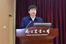 新学期他们无法再站上讲台，高校反腐8人被查，有教授博导图片