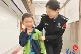“警察叔叔，我和外公走丢了”7岁萌娃淡定“报警”找外公图片