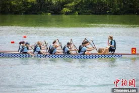 15国老外组队赛龙舟：体验中国传统文化魅力图片