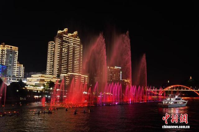 夜游百里柳江  霓虹喷泉两相宜