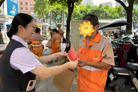 农行东莞分行开展为户外劳动者送清凉系列活动图片
