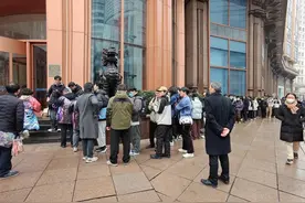 雨天照样排排排！这家快闪店客单价近千元，男粉也疯狂图片