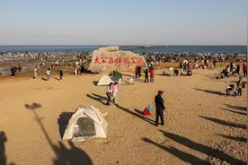 众拍 | 体验赶海的快乐 游客在太公岛牡蛎公园收获“鲜味”图片