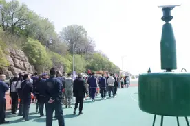 驻威海军某部举办军营开放日活动：领略海军风采  砥砺奋进力量图片