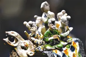 “总是被穿着唐装汉服的青年人吸引”图片