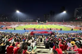 渝超联赛揭幕战打响 前国脚赵明剑帮助渝中半岛队取得开门红图片