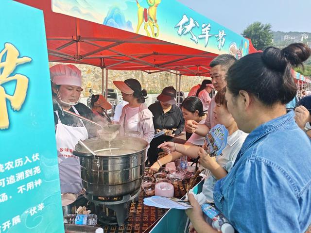 以特色美食打造文旅“金名片”——蓟州区举办农家院民宿厨艺大赛暨“寻芳探伏 山野清旅”穿芳峪镇伏羊节启动仪式