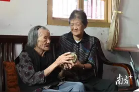 48年“老厝边”的邻里情谊，“广东好人”蔡乐筠坚持照料独居老人王琴图片