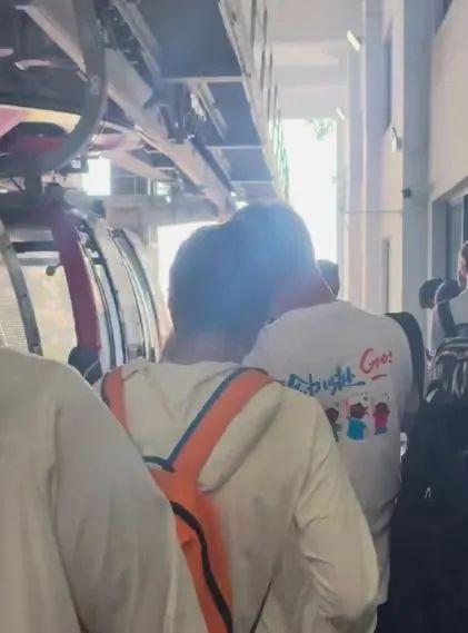 河南一景区索道运行中突然停电！游客：缆车挂在空中，“吓死了”