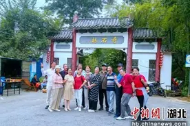 武汉—咸宁旅游直通车发车图片