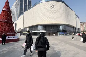 见证郑许一体化之郑胖线丨人手一袋“胖东来” “郑胖专线”解锁双城新生活图片