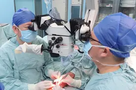 显微外科术，“保手”成功！图片