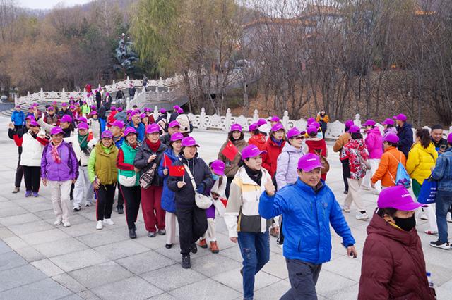 “重阳乐动 健康相伴”2025年吉林省重阳登高健身大会暨吉林省户外运动徒步节活动在六鼎山开幕