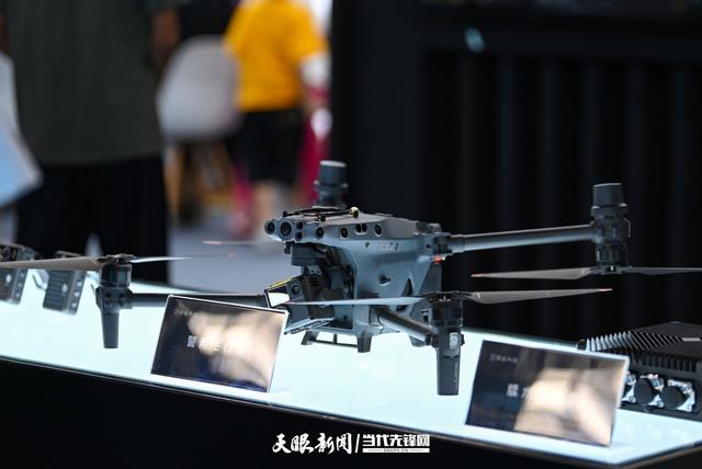 G视觉丨热度高涨！2025数博会：科技魅力吸引众人驻足