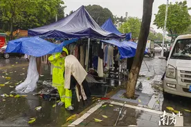 当伦教三洲遇上暴雨，那抹“警察蓝”“柠檬黄”很暖心图片