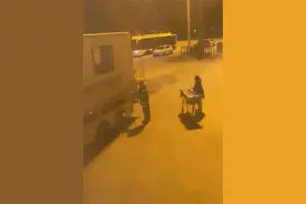 万米高空医生奋力抢救晕厥乘客，“总是提前”的山航提前落地救人图片