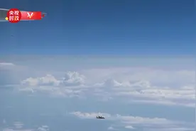 独家视频丨哈萨克斯坦战机为习近平主席专机护航图片