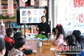 河北高阳：学剪纸 迎新春 民俗文化润童心图片