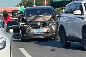 知名男团艺人突发车祸，凌晨回应：被恶意追尾，已报警图片