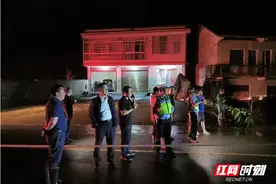 桃源县：319国道茶庵铺段路面塌陷未造成人员、车辆伤亡受损图片