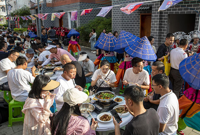 23℃夏天引12万“候鸟”旅居客，桐梓九坝镇靠“凉”变现超20亿元