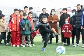 雄安举办乡村足球庙会过大年图片