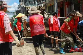 灾后清淤排障忙图片