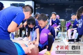 四川省青少年水上趣味夏令营举行图片