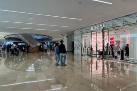 在唯品会买折扣包，在特卖会抢孤品，奢侈品消费风向变了？图片