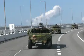 中国人民解放军驻香港部队组织联合巡逻图片