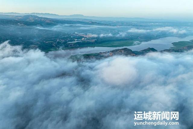 雨洗河东千峰翠　云裁运城万缕纱